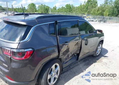 2023 Jeep Compass Latitude 4X4 z USA, uszkodzony, nr VIN 3C4NJDBN5PT524440